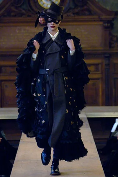 COMME des GARÇONS 2006 AWの同シーズン掲載写真。