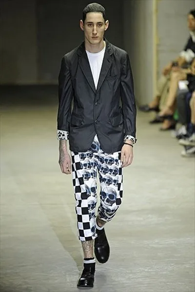HOMME PLUS 2011 SSの同シーズン掲載写真。
