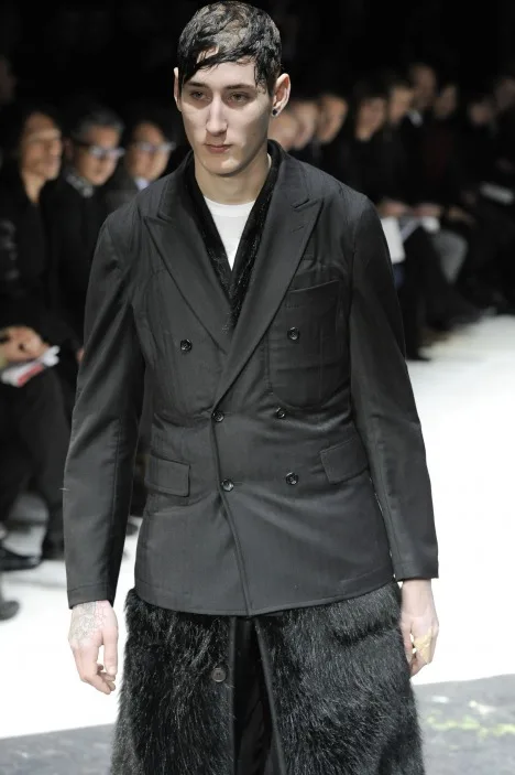 コムデギャルソンオムプリュス 2010秋冬 LOOK 25 / VIEW 2
