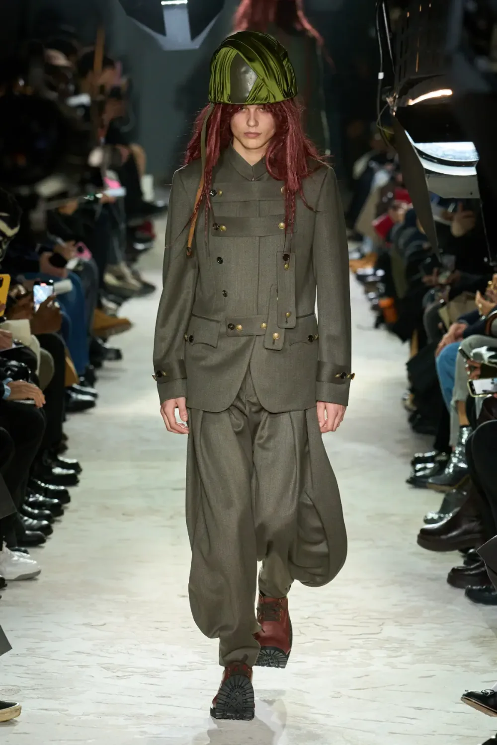 コムデギャルソンオムプリュス 2025年秋冬 LOOK 4