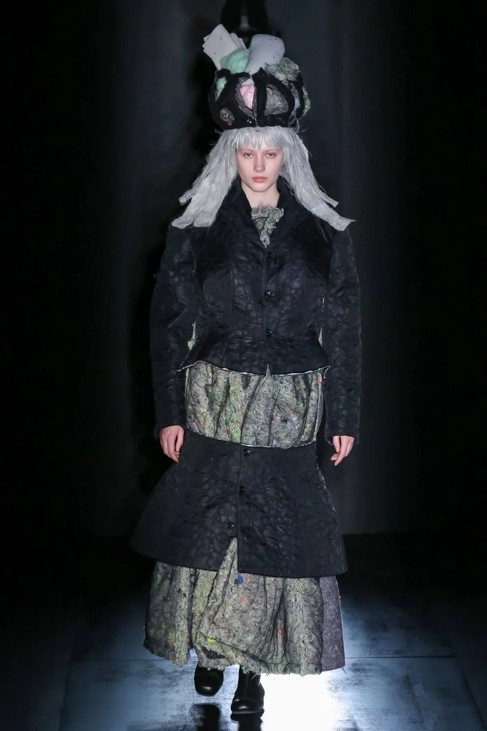 コムデギャルソン 2022年秋冬 LOOK 2