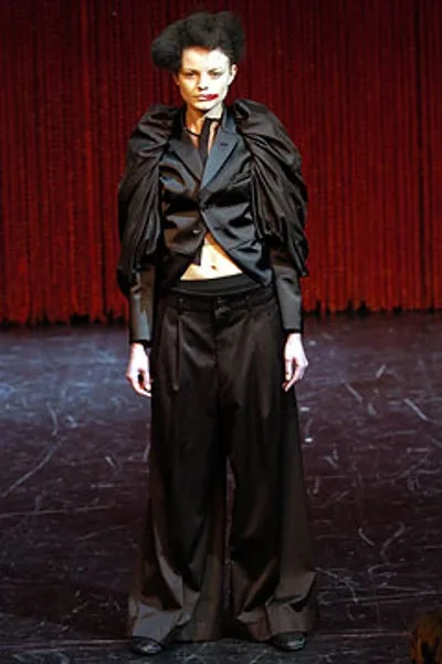 コムデギャルソン 2004秋冬 LOOK 3