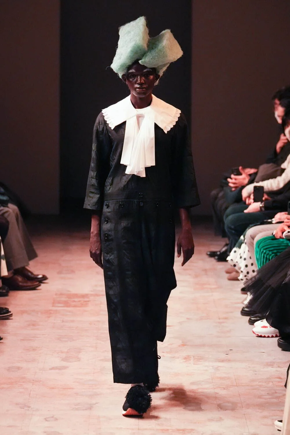 タオ 2024年秋冬 LOOK 20