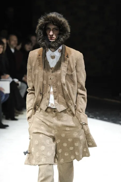 コムデギャルソンオムプリュス 2010秋冬 LOOK 8 / VIEW 2