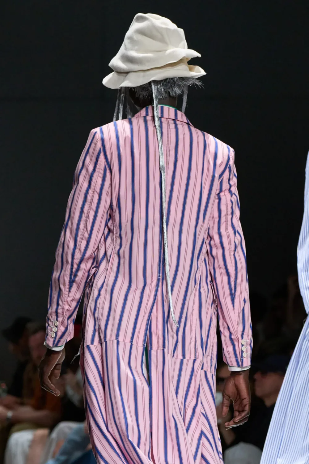 コムデギャルソンオムプリュス 2027年春夏 LOOK 1 / VIEW 4