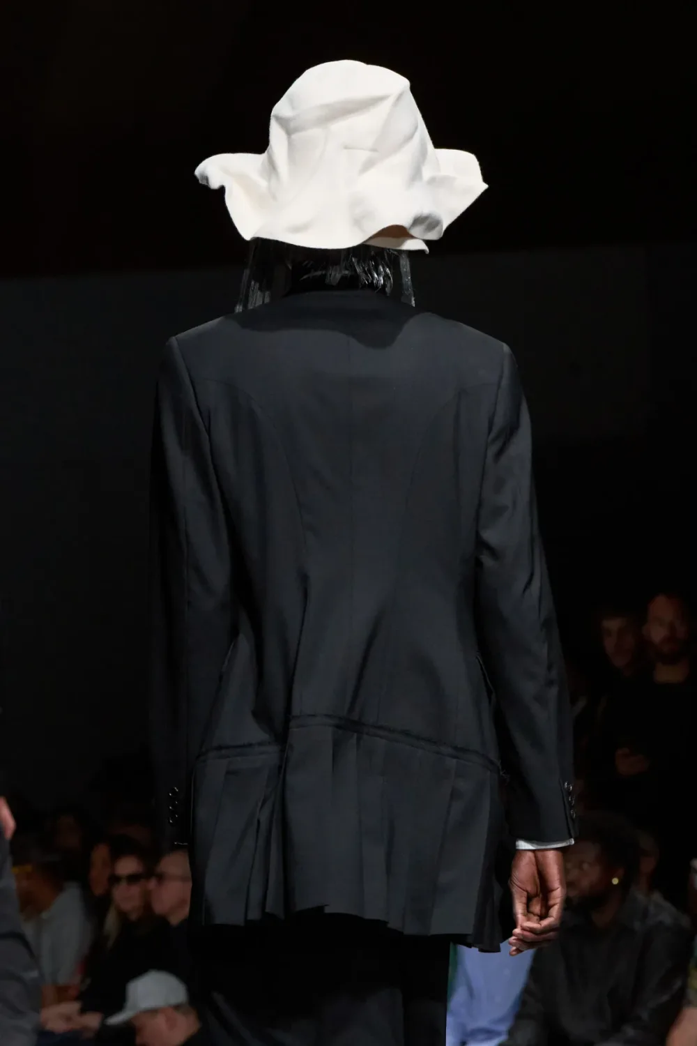 コムデギャルソンオムプリュス 2027年春夏 LOOK 20 / VIEW 3