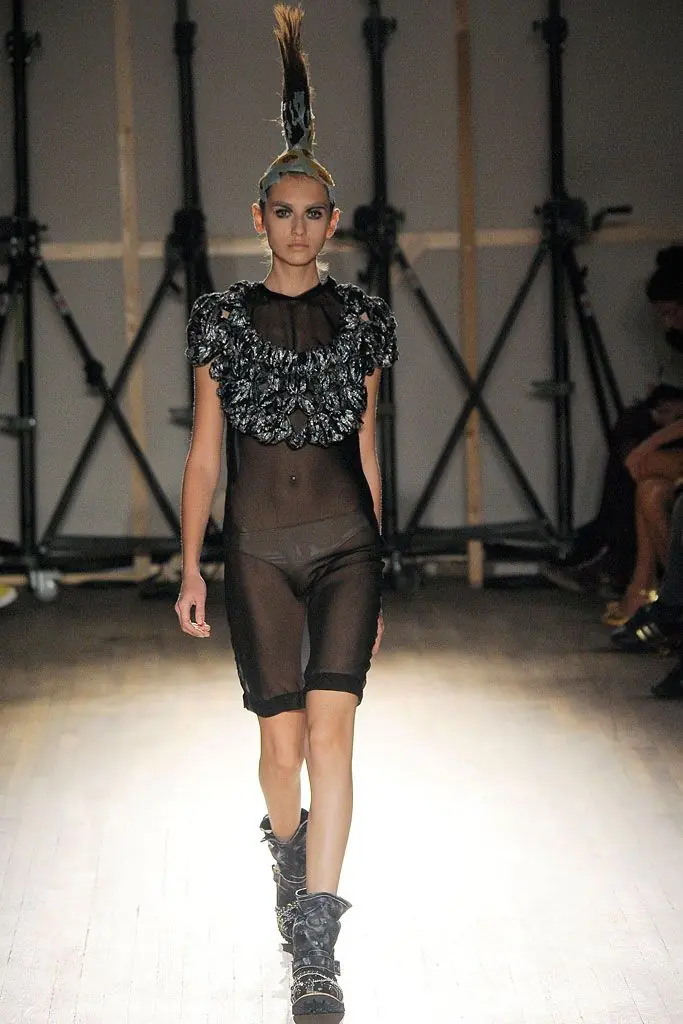 タオ 2010年春夏 LOOK 32