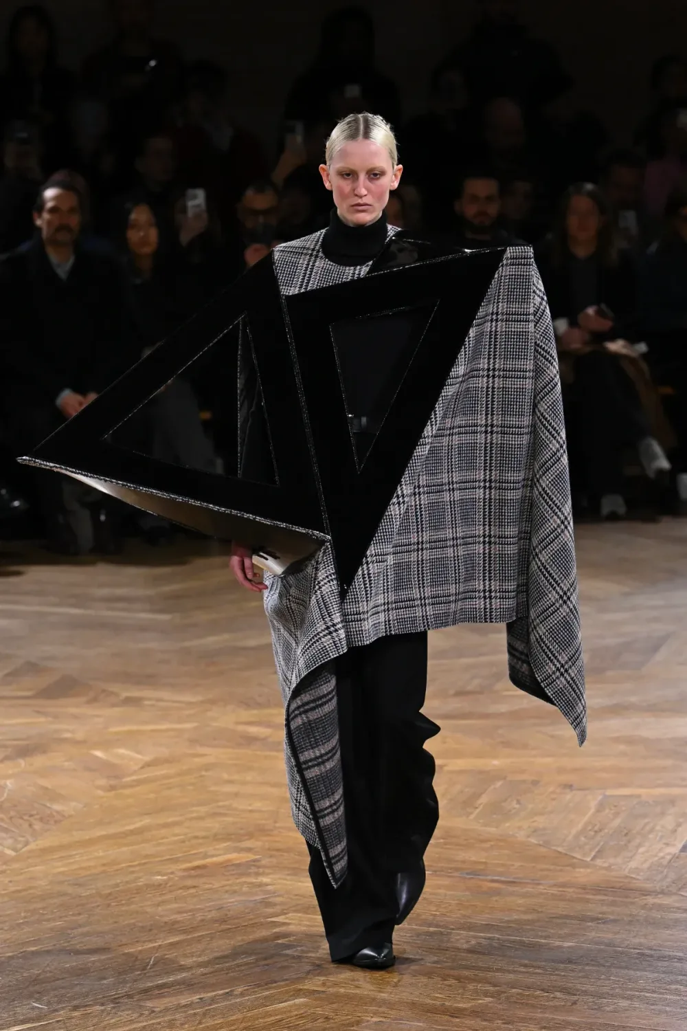 JUNYA WATANABE 2024 AWの同シーズン掲載写真。