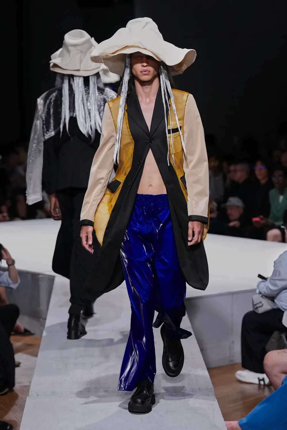 コムデギャルソンオムプリュス 2027年春夏 LOOK 32