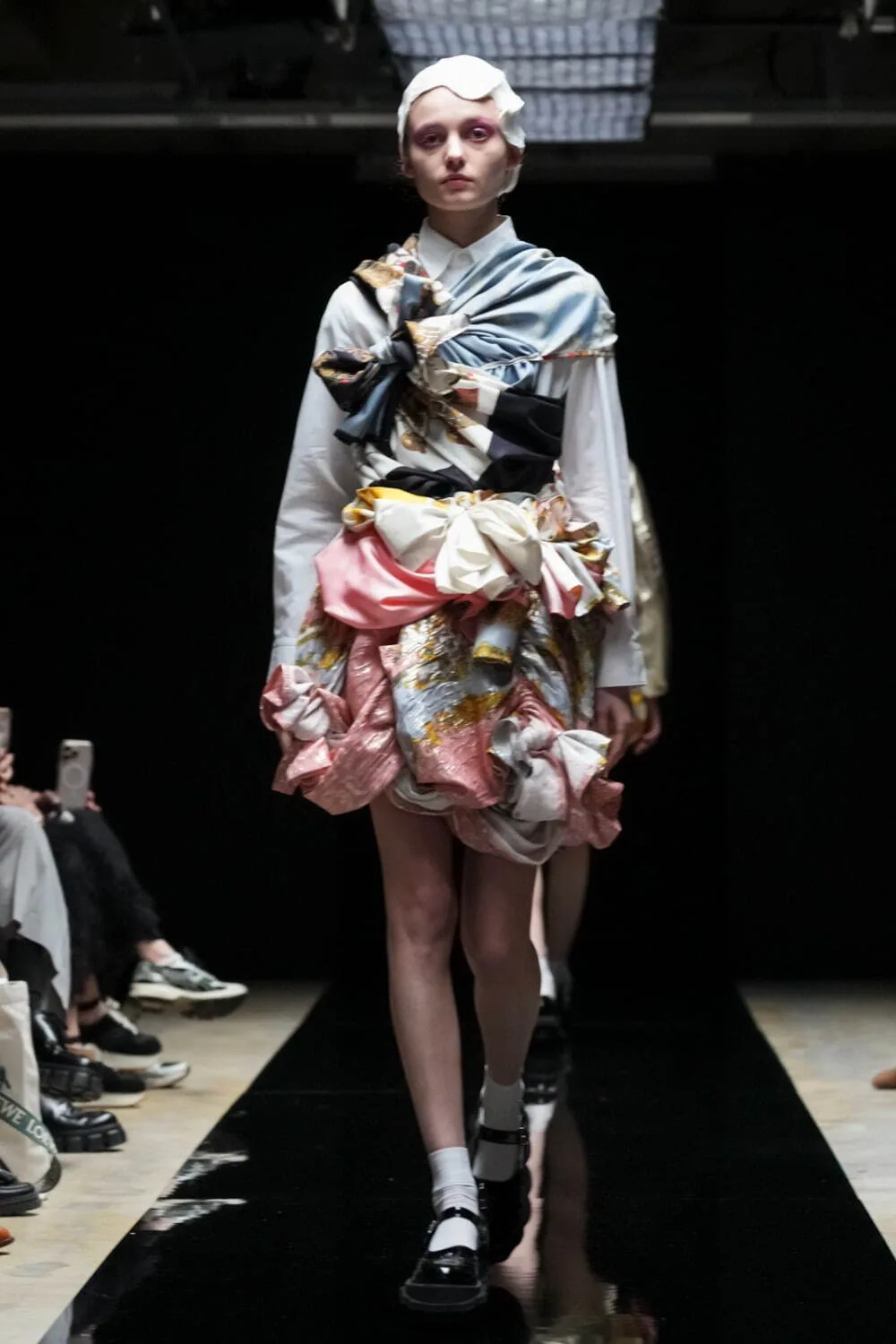 タオ 2025年秋冬 LOOK 25