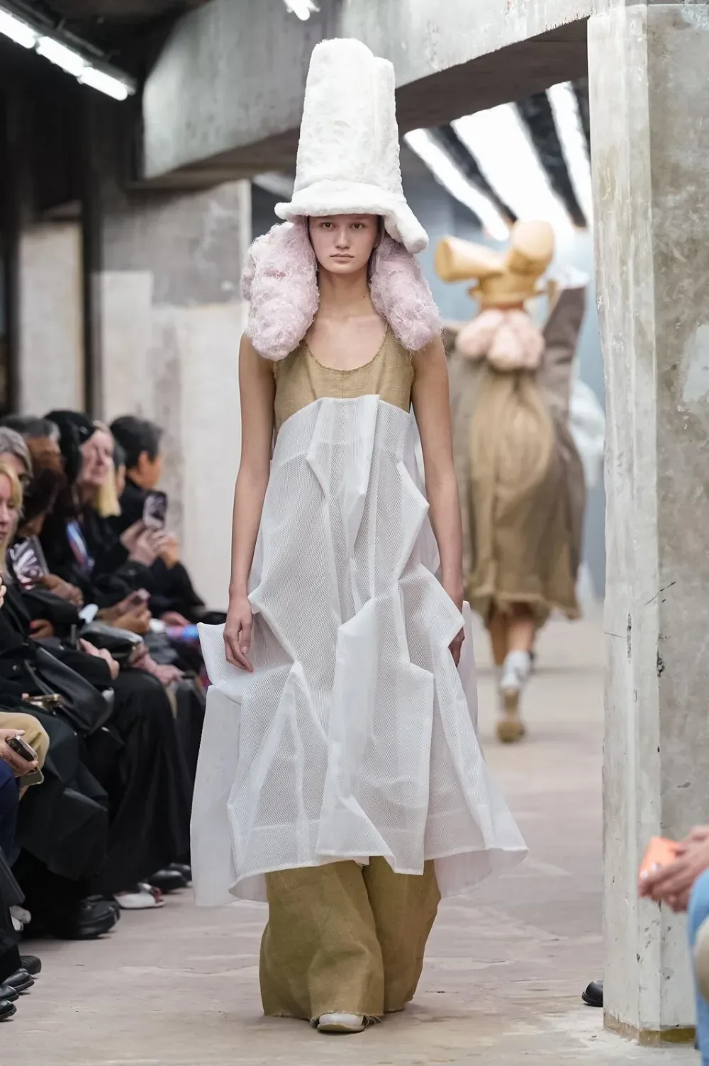 コムデギャルソン 2026年春夏 LOOK 16
