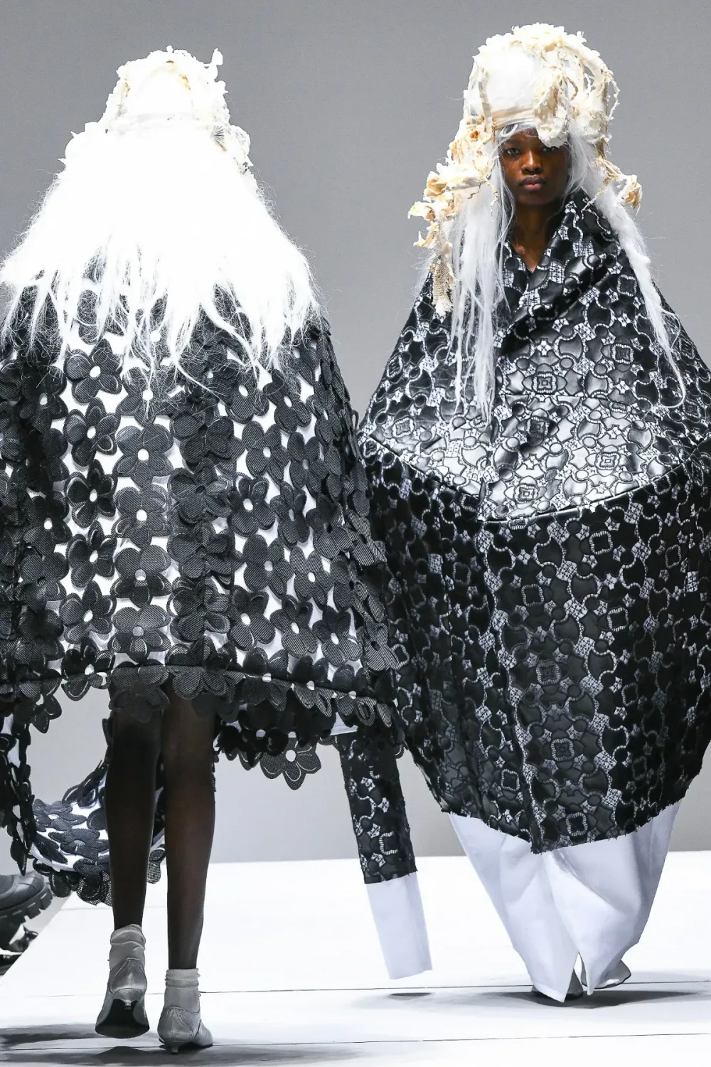 コムデギャルソン 2023年春夏 LOOK 5 / VIEW 3