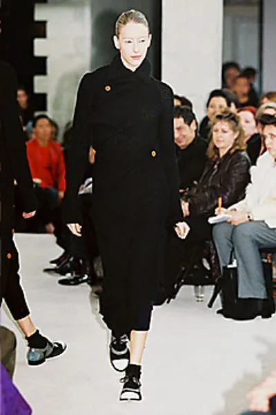 コムデギャルソン 2002秋冬 LOOK 4