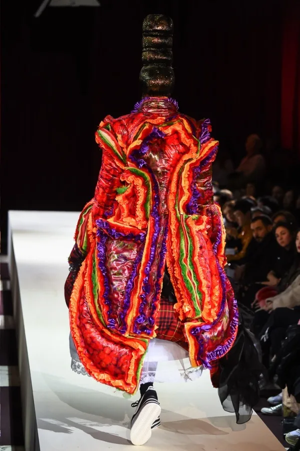 コムデギャルソン 2018秋冬 LOOK 9 / VIEW 3