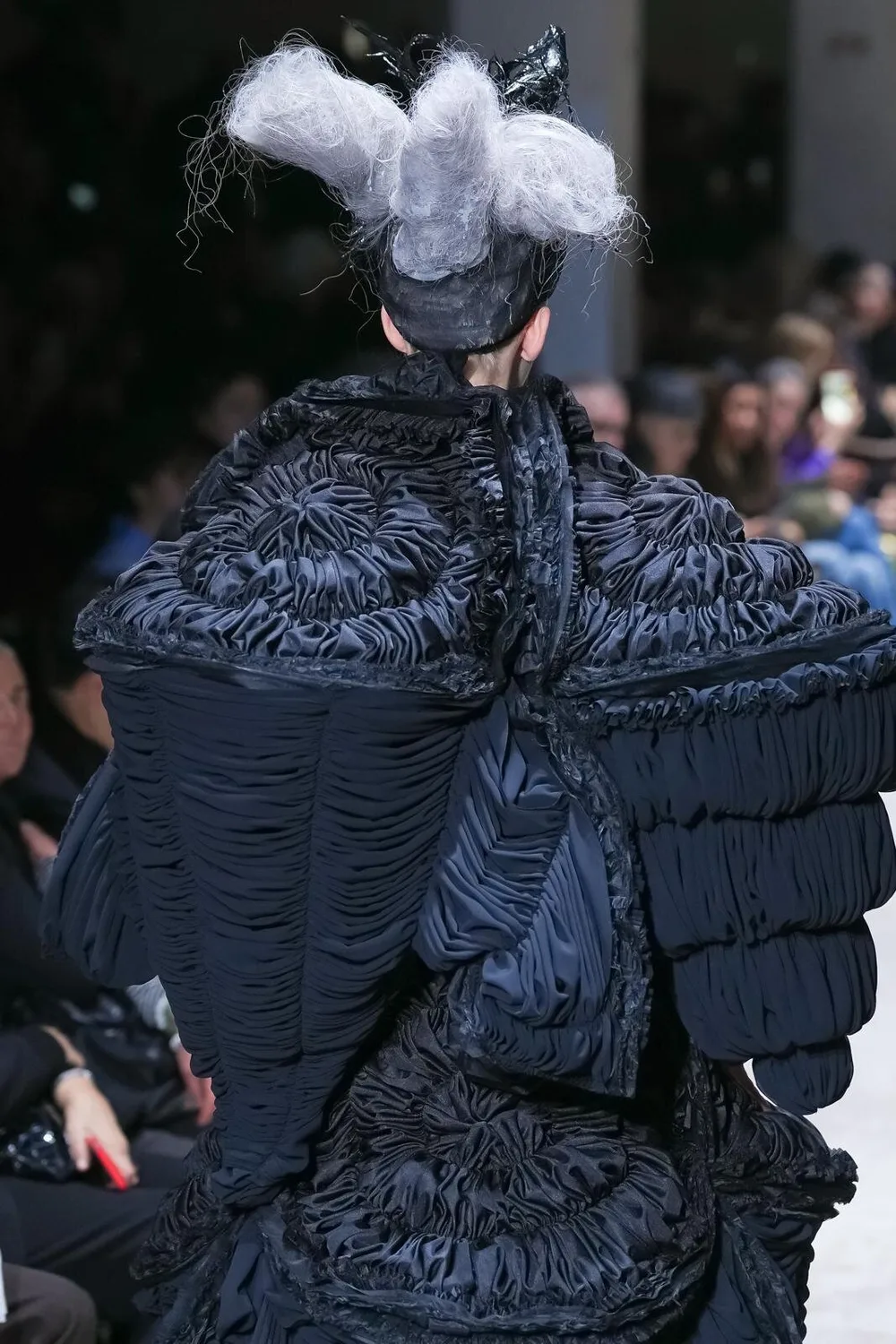 コムデギャルソン 2026年秋冬 LOOK 1 / VIEW 4