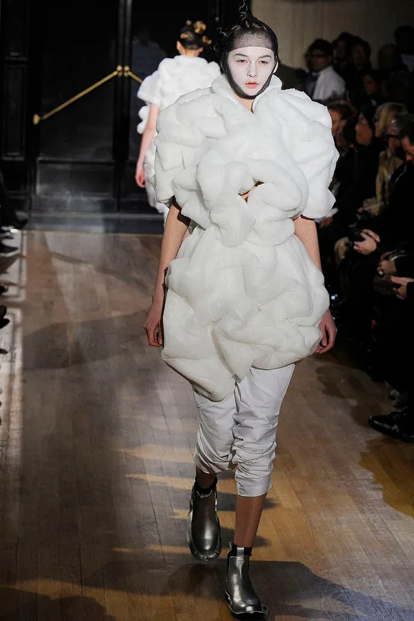 コムデギャルソン 2010秋冬 LOOK 25