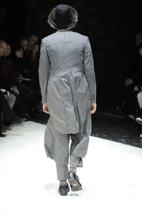 コムデギャルソンオムプリュス 2010秋冬 LOOK 29 / VIEW 3