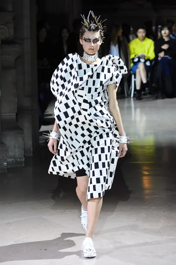 JUNYA WATANABE 2018年春夏コレクション LOOK 1