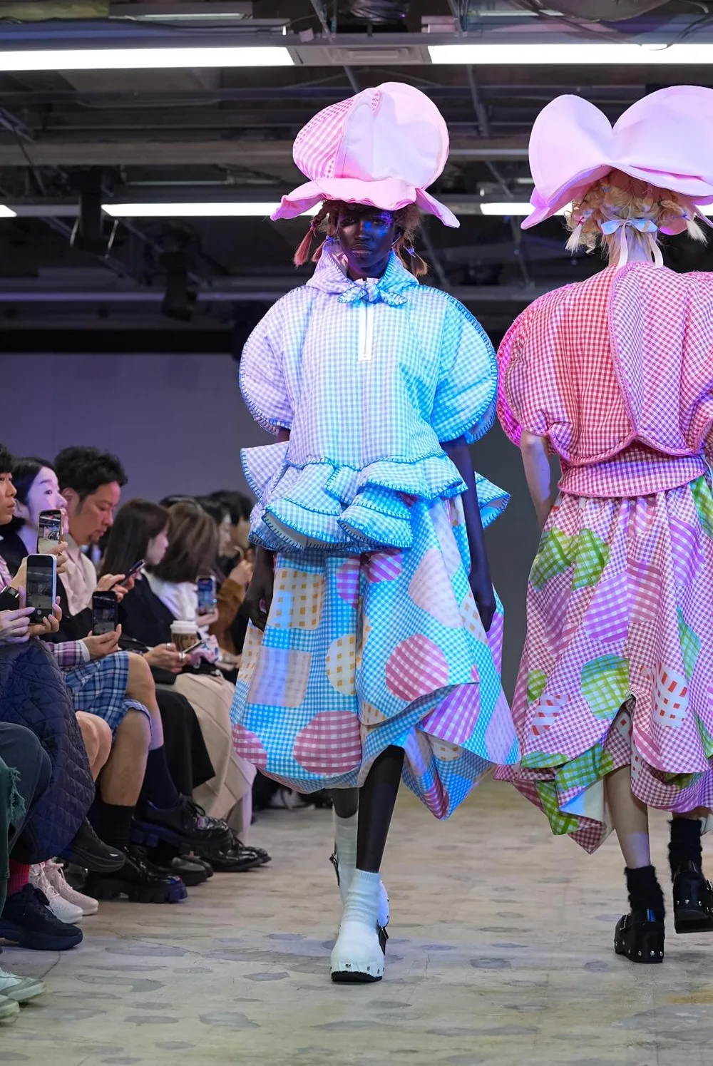 タオ 2026年秋冬 LOOK 2