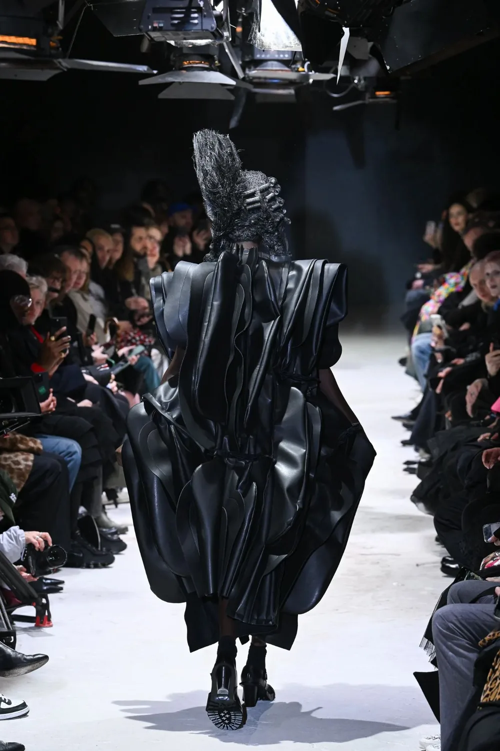コムデギャルソン 2024年秋冬 LOOK 6 / VIEW 2