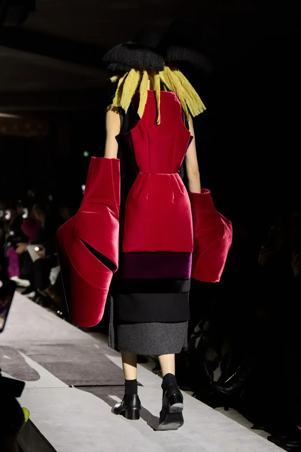 コムデギャルソン 2025年秋冬 LOOK 6 / VIEW 5