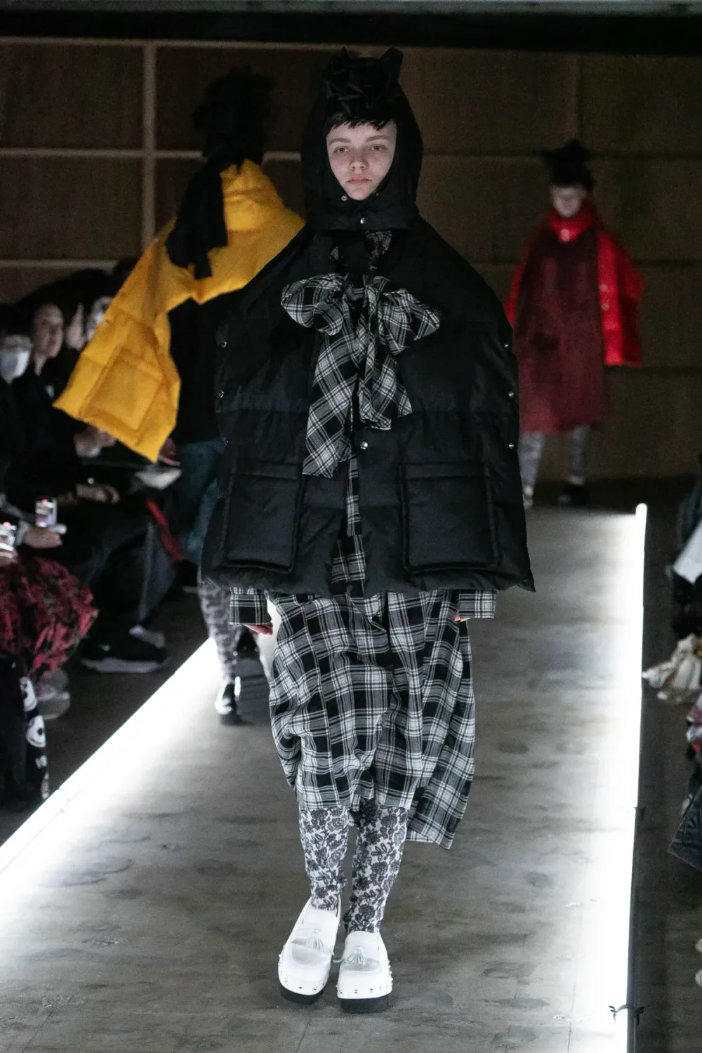 タオ 2023年秋冬 LOOK 4
