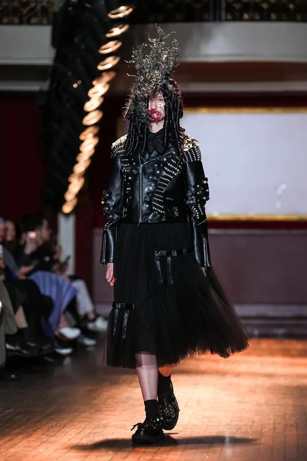 ノワールケイニノミヤ 2027年春夏 LOOK 3