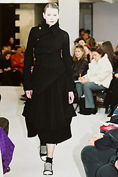 コムデギャルソン 2002秋冬 LOOK 3