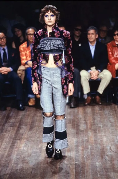 コムデギャルソン 2001秋冬 LOOK 2