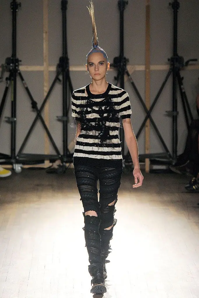 タオ 2010年春夏 LOOK 22