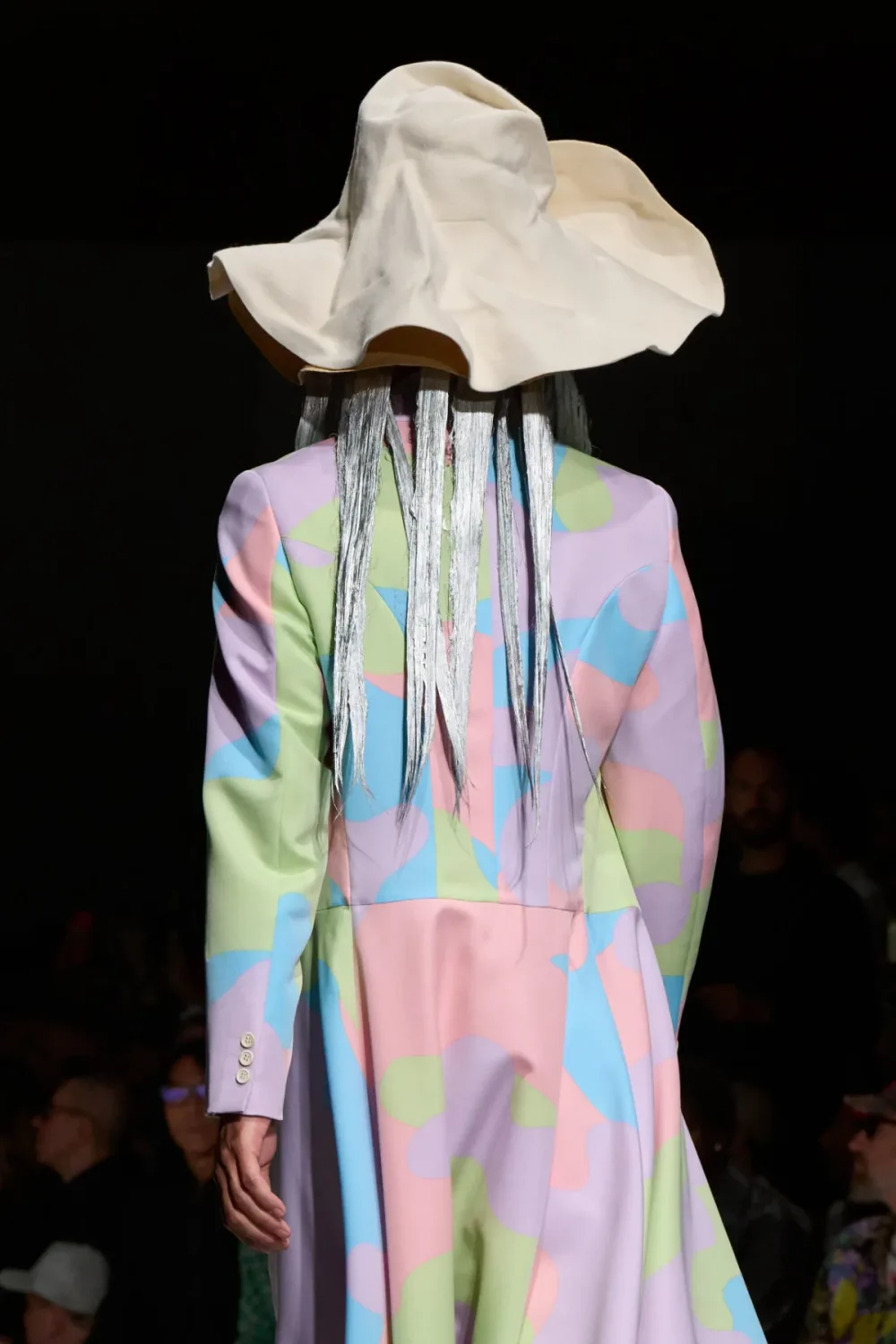 コムデギャルソンオムプリュス 2027年春夏 LOOK 8 / VIEW 4