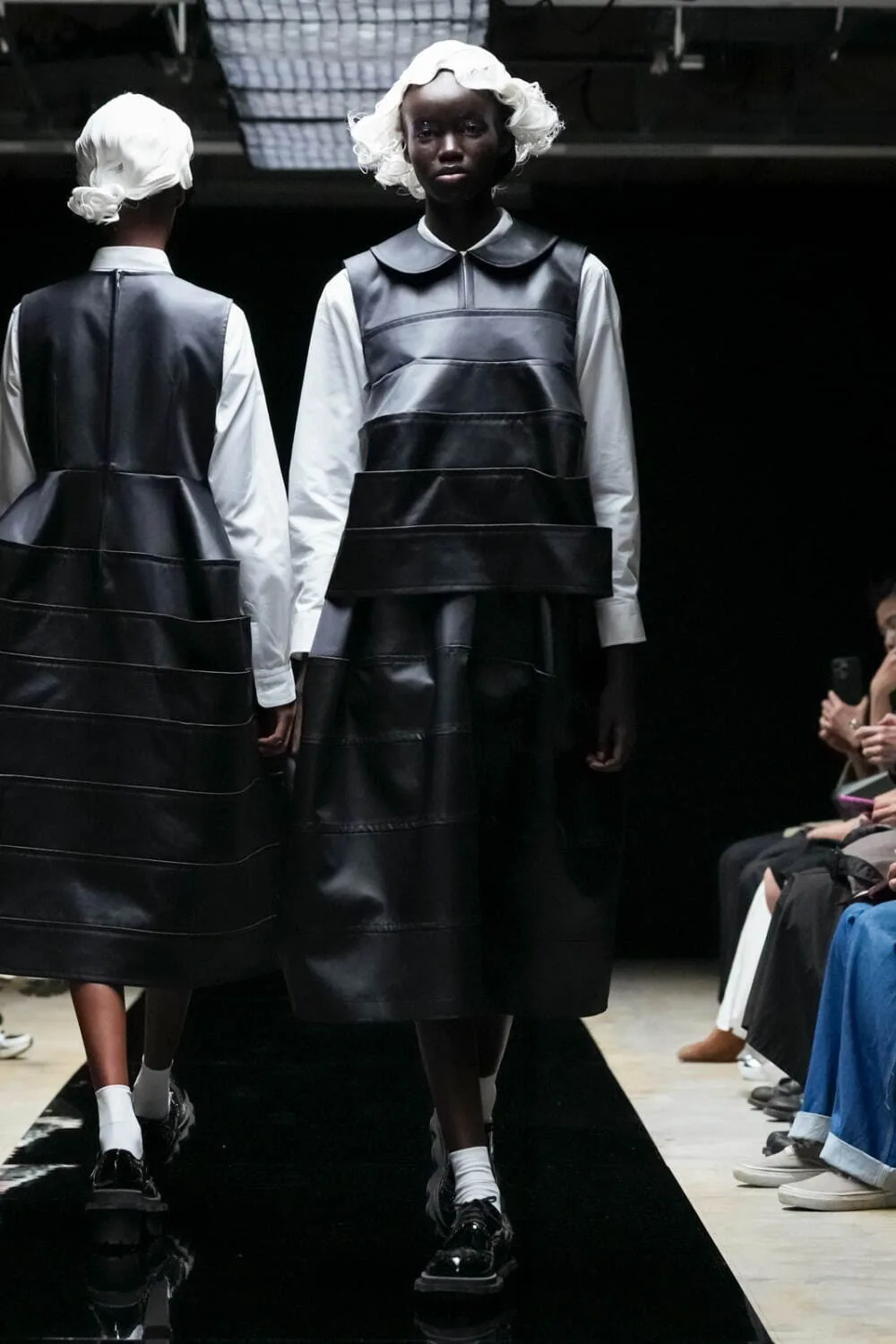 タオ 2025年秋冬 LOOK 3