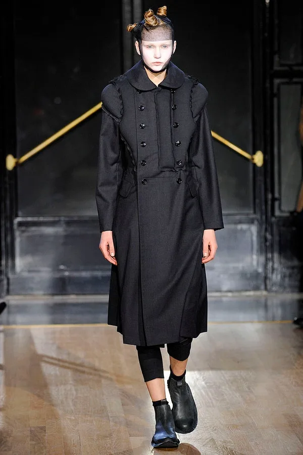 コムデギャルソン 2010秋冬 LOOK 3