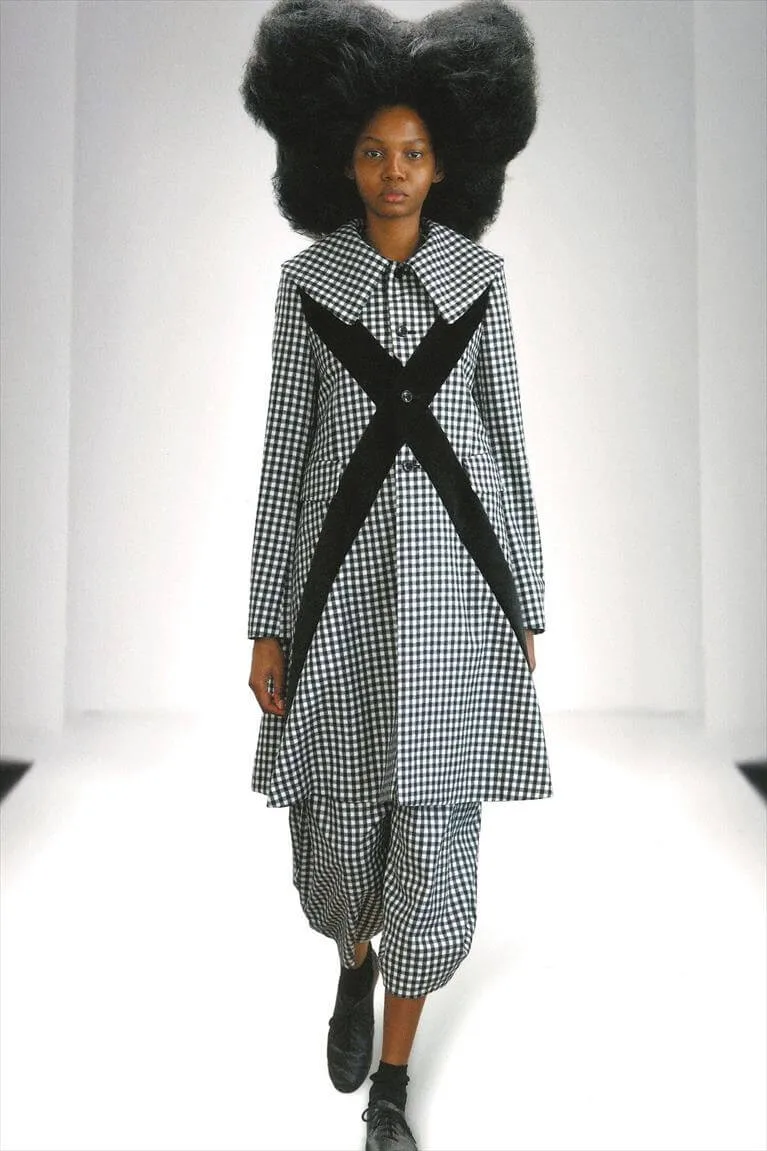 COMME des GARÇONS 2 2020 AWの同シーズン掲載写真。