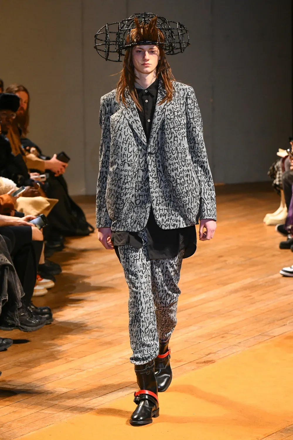 コムデギャルソンオムプリュス 2023年秋冬 LOOK 4