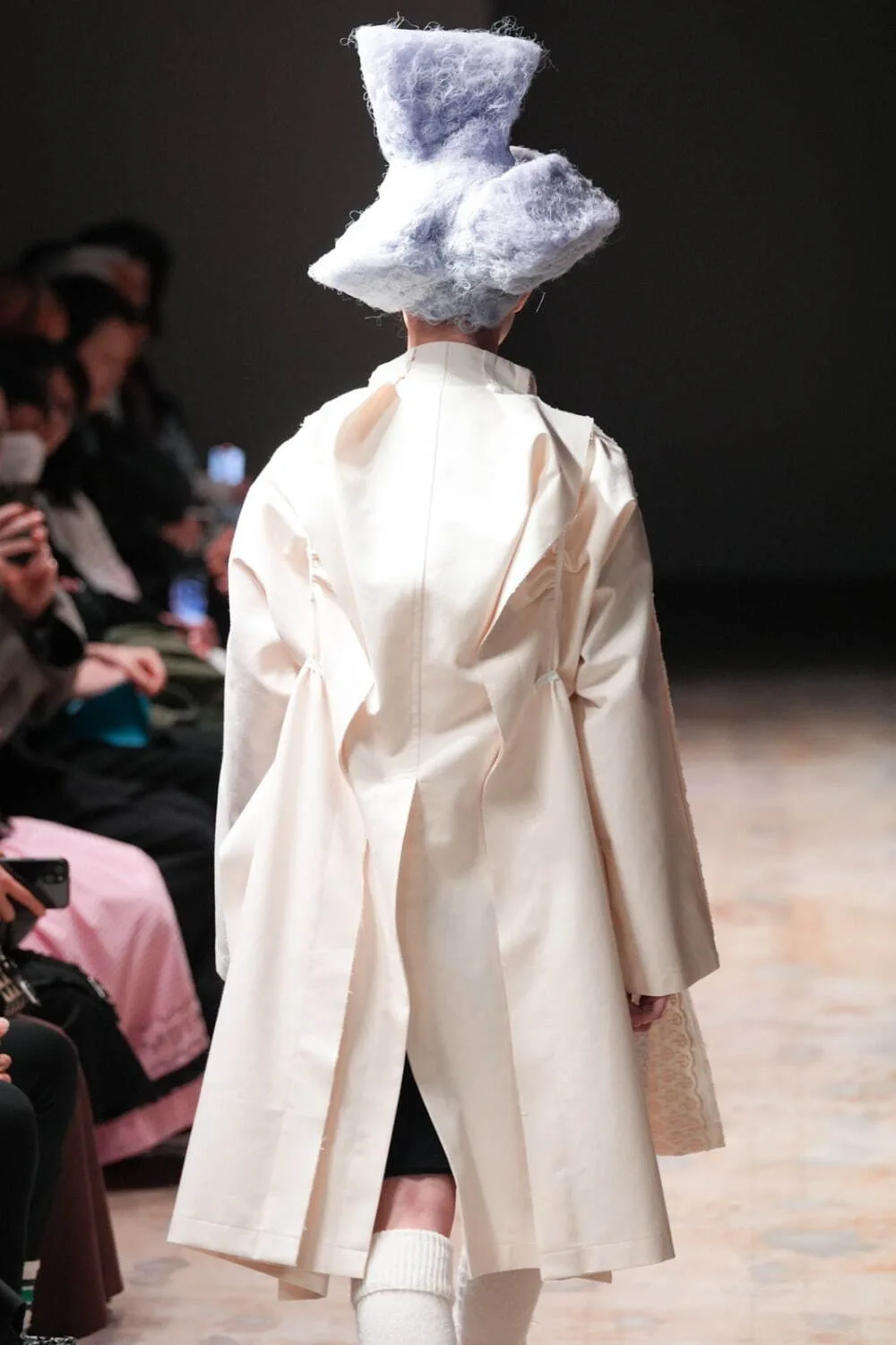 タオ 2024年秋冬 LOOK 17 / VIEW 4