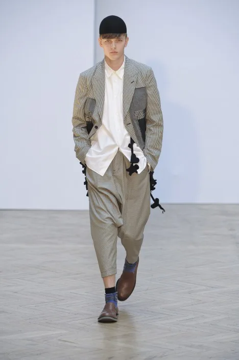 コムデギャルソンオムプリュス 2010春夏 LOOK 9