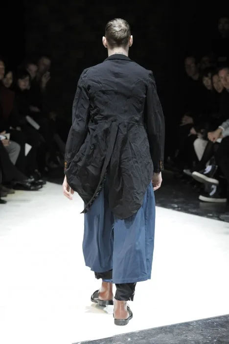 コムデギャルソンオムプリュス 2010秋冬 LOOK 15 / VIEW 4
