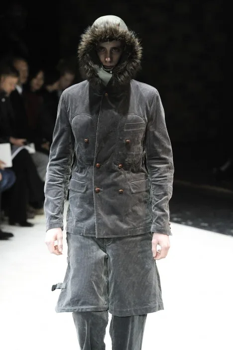 コムデギャルソンオムプリュス 2010秋冬 LOOK 2 / VIEW 2