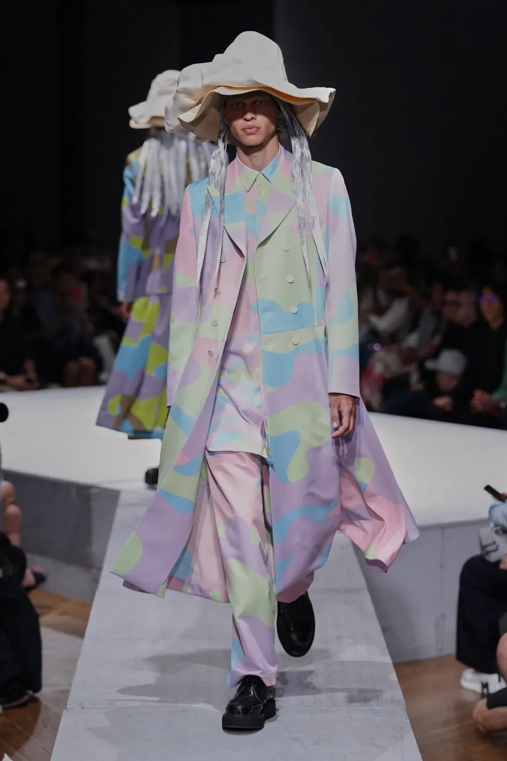 コムデギャルソンオムプリュス 2027年春夏 LOOK 8