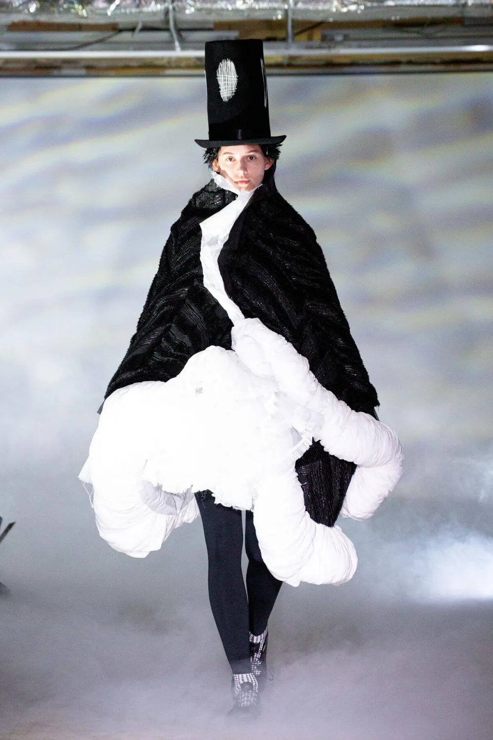 COMME des GARÇONS 2021 AWの同シーズン掲載写真。