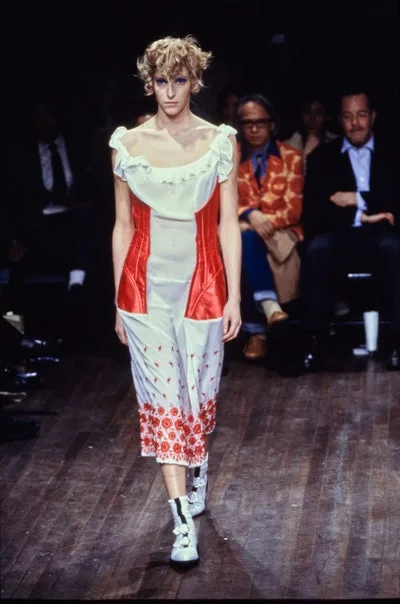 コムデギャルソン 2001秋冬 LOOK 16