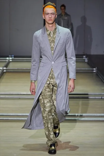 HOMME PLUS 2013 SSの同シーズン掲載写真。