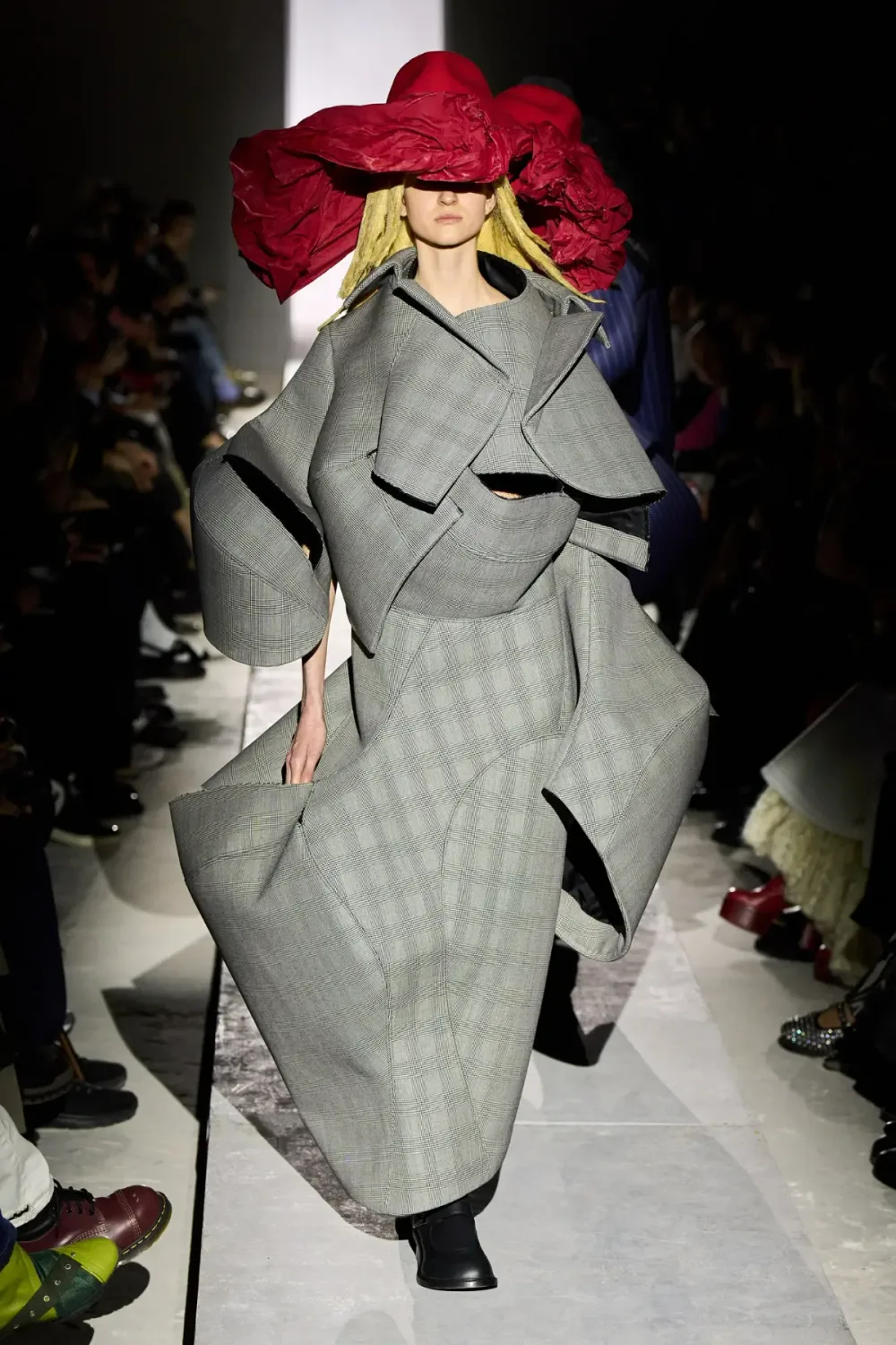 コムデギャルソン 2025年秋冬 LOOK 2