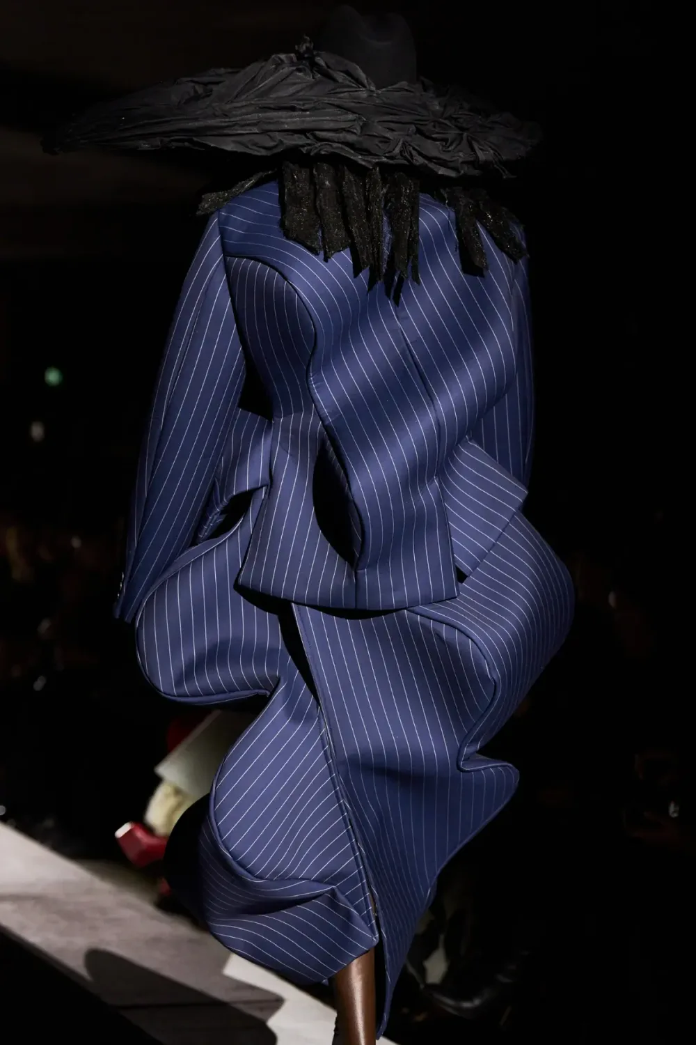 コムデギャルソン 2025年秋冬 LOOK 1 / VIEW 5