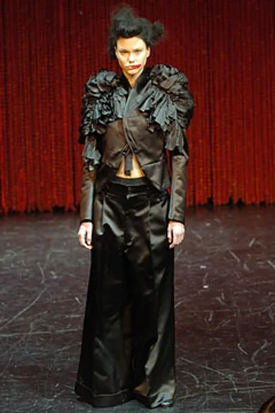 コムデギャルソン 2004秋冬 LOOK 4