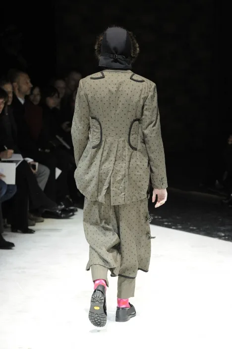 コムデギャルソンオムプリュス 2010秋冬 LOOK 10 / VIEW 3