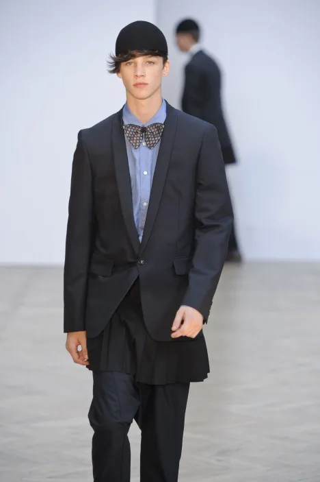 コムデギャルソンオムプリュス 2010春夏 LOOK 18 / VIEW 2