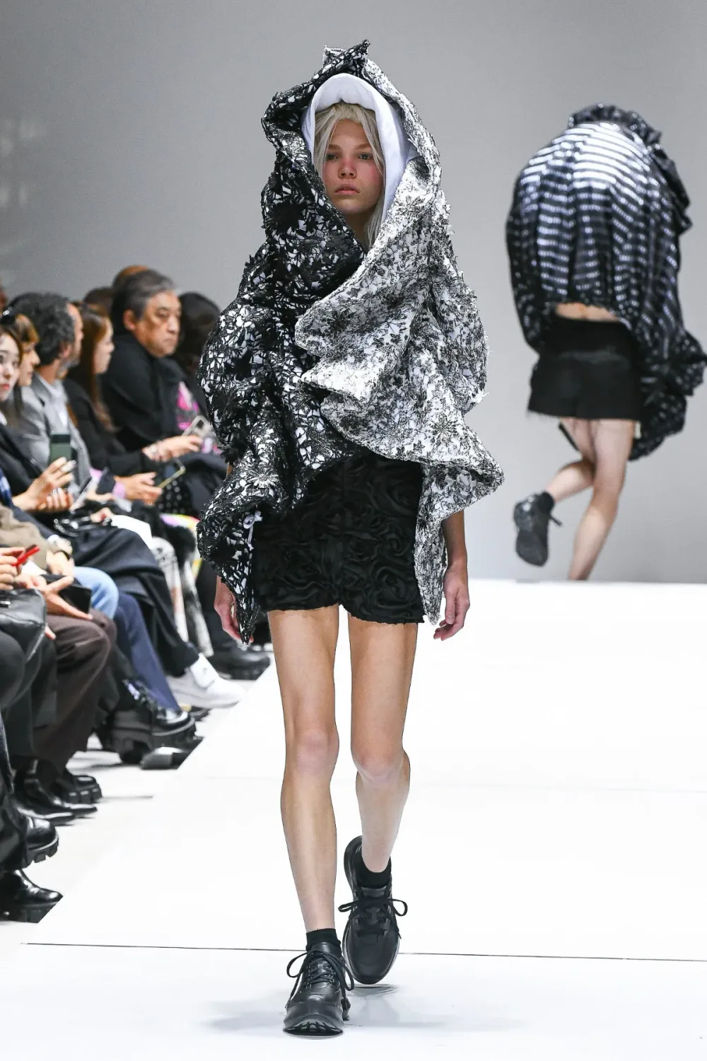 コムデギャルソン 2023年春夏 LOOK 3
