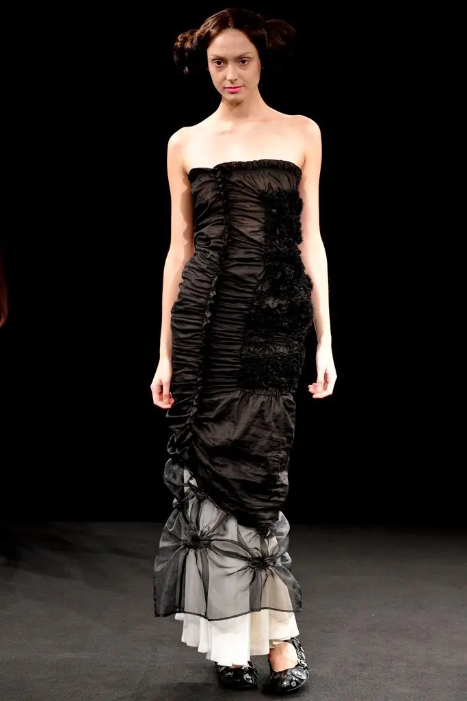 タオ 2011年春夏 LOOK 2